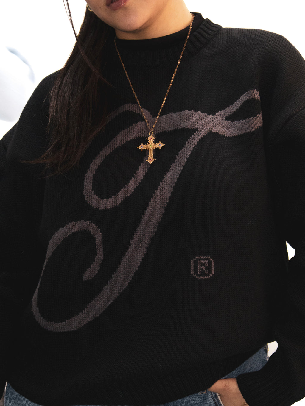 BLACK SWEATER T