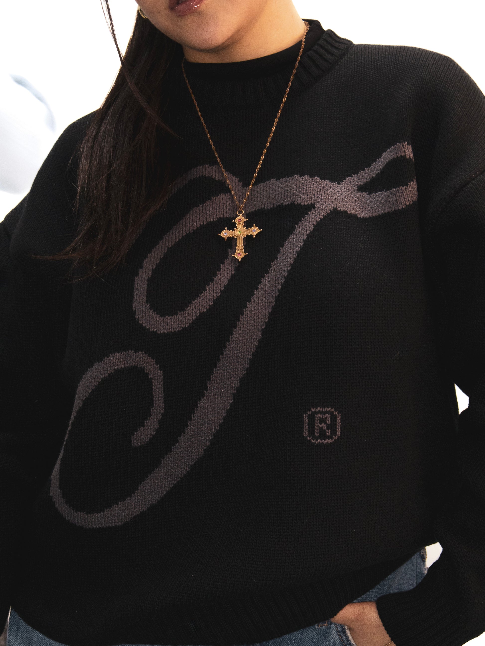 BLACK SWEATER T